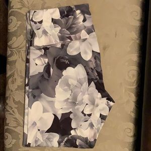 Women’s gray floral old navy leggings